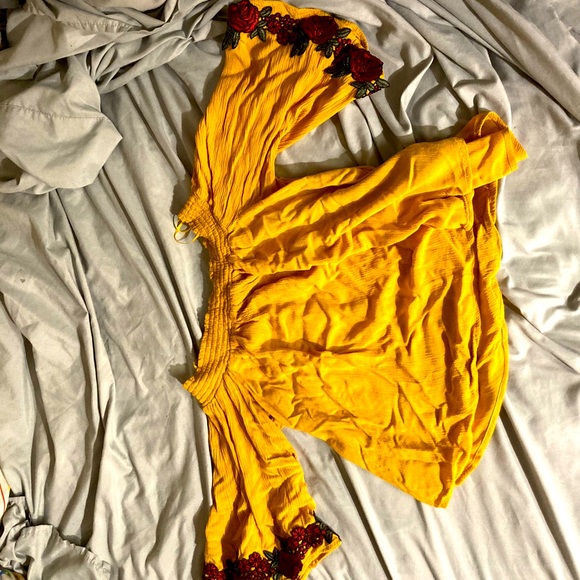 Yellow off the shoulder top with rose embroidery - Picture 3 of 5